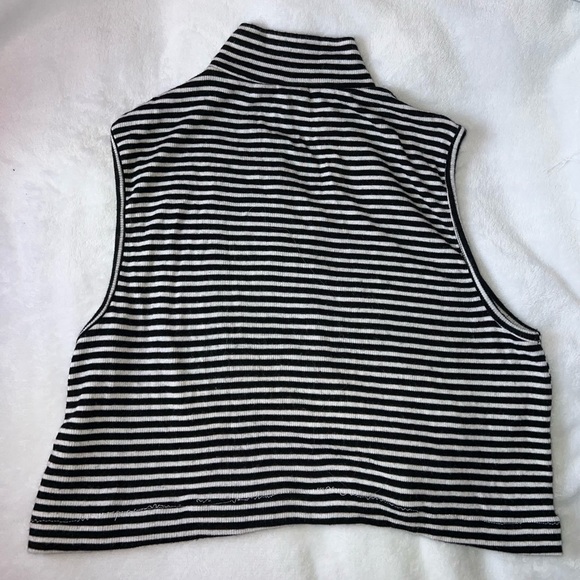 ♡ GAP Mockneck Tank Top - Picture 2 of 3